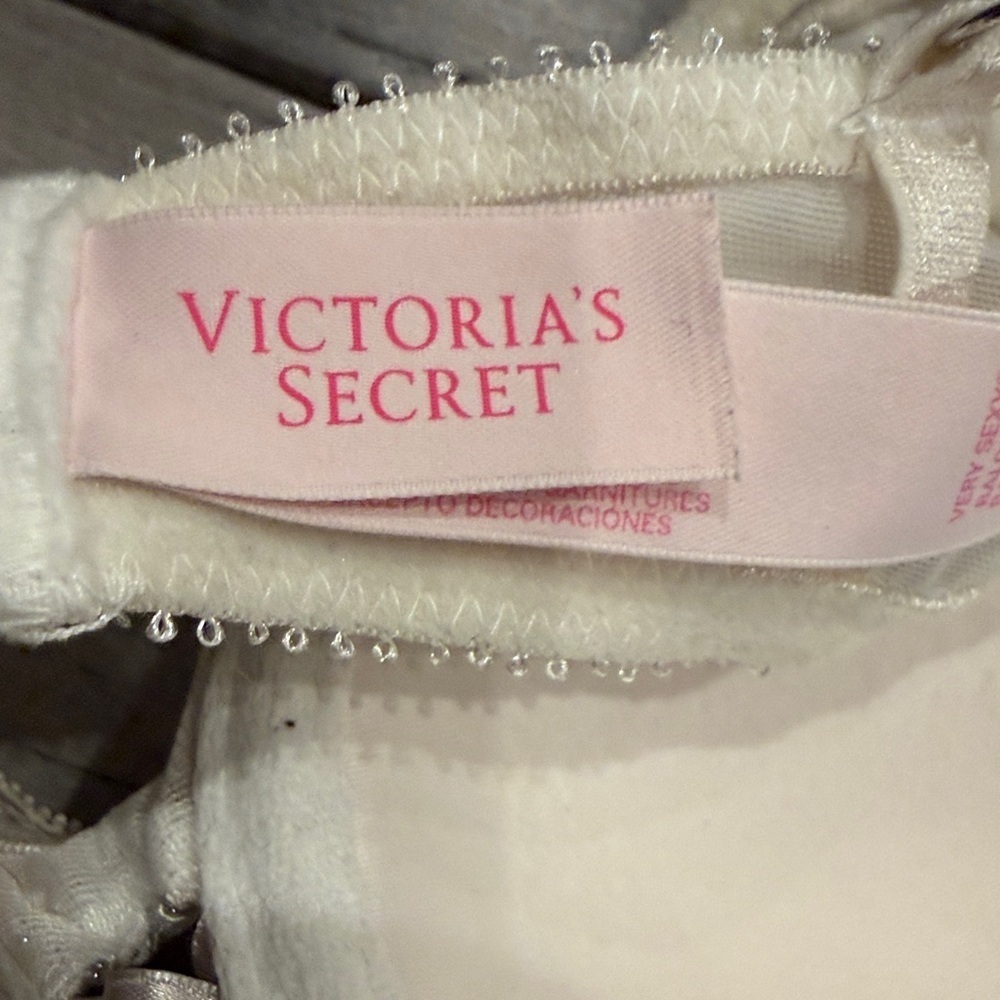 NWOT, Victoria's Secret Cream Lace Bra - Picture 6 of 7
